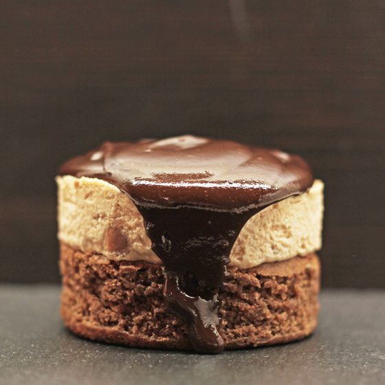 Chokoladekage med Nutella, Snickerscreme og mørk chokoladeganache